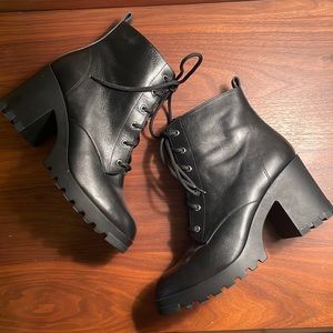 BP lug bottom heeled bootie